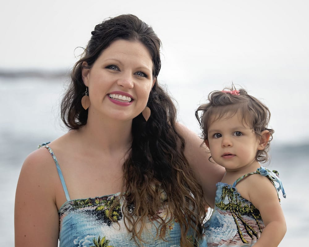 Pretty-mom-and-daughter